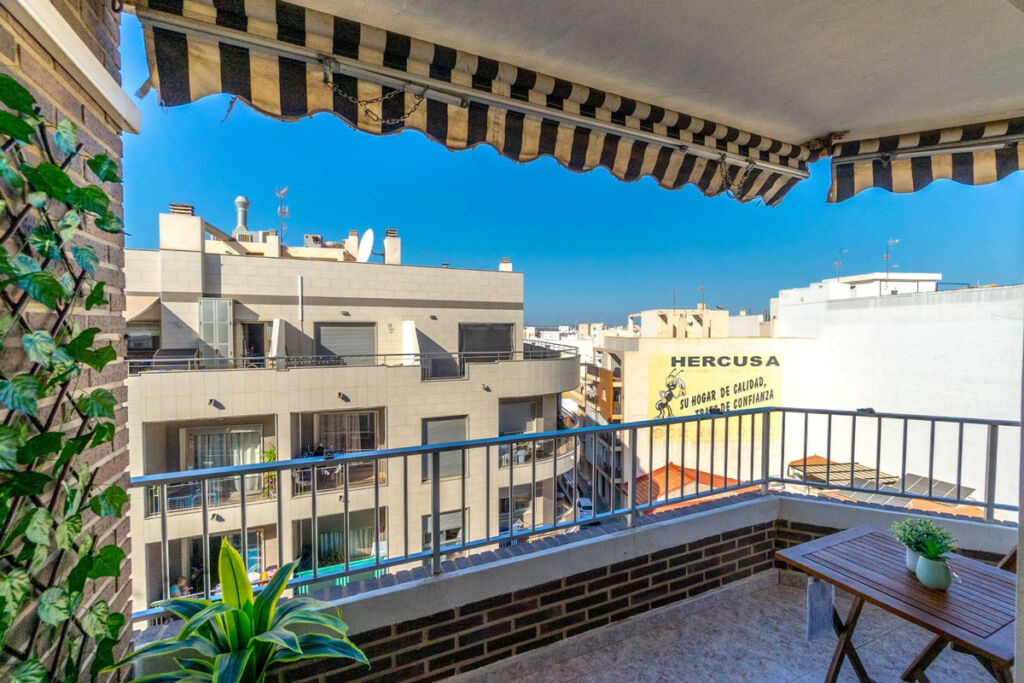 Middle Floor Apartment Torrevieja Alicante - image 14