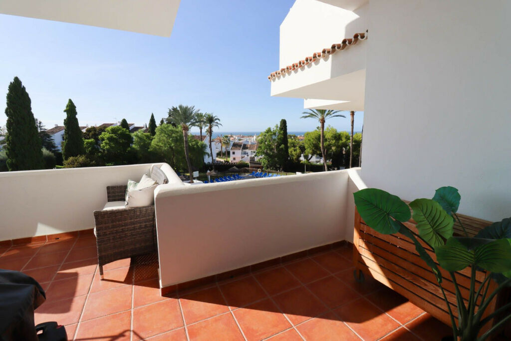 Middle Floor Apartment Nueva Andalucía Málaga - image 14