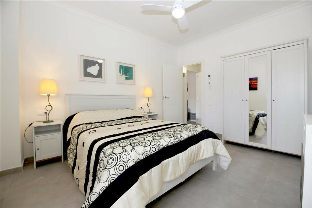 Middle Floor Apartment Estepona Málaga - image 14