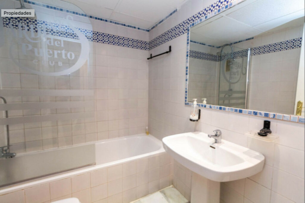 Middle Floor Apartment Puerto Banús Málaga - image 14