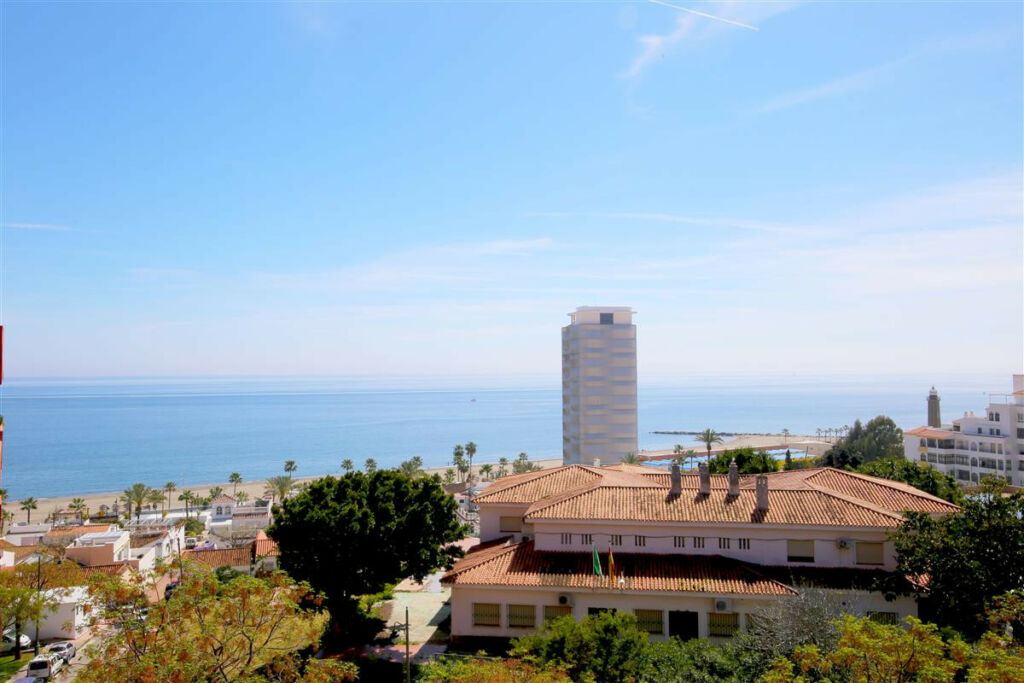 Middle Floor Apartment Estepona Málaga - image 14