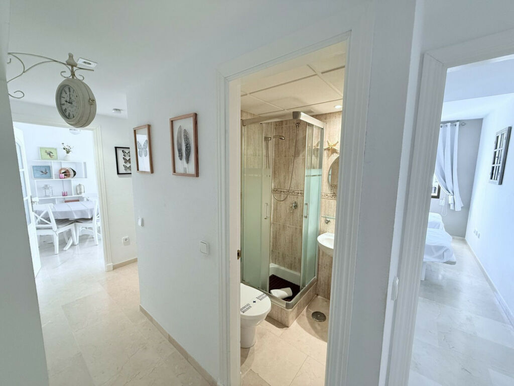 Middle Floor Apartment La Duquesa Málaga - image 14