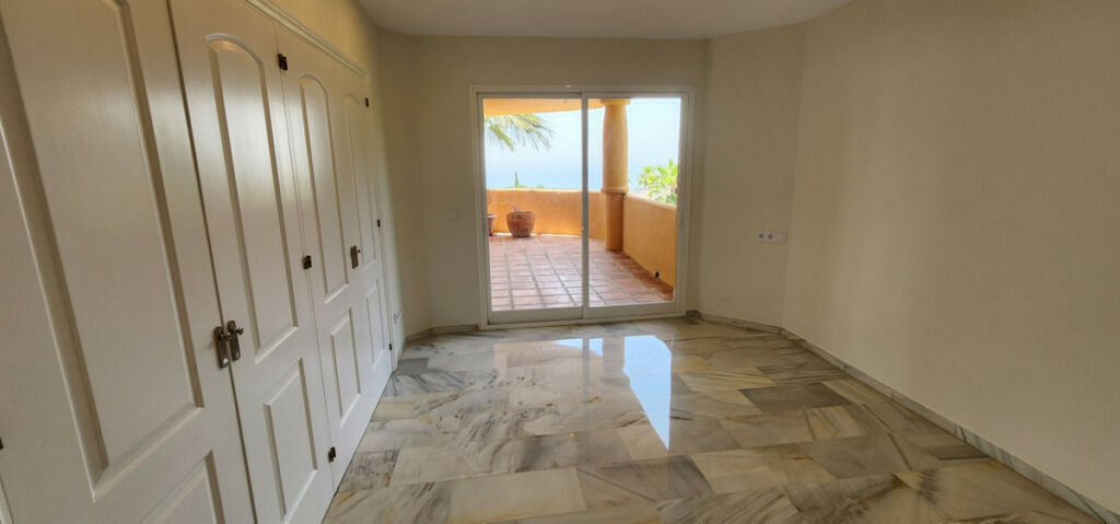 Middle Floor Apartment Calahonda Málaga - image 14