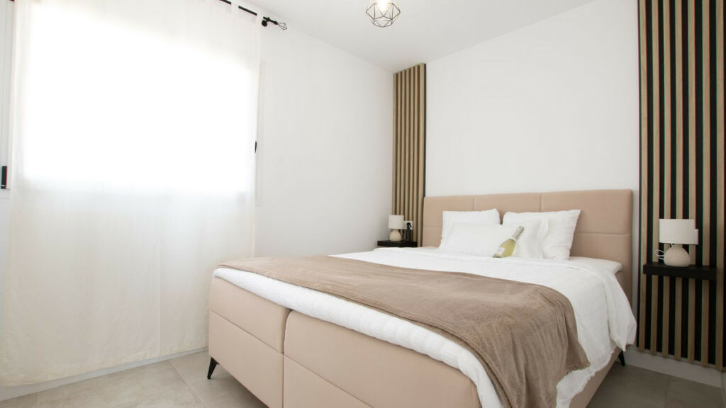 Middle Floor Apartment Torrenueva Málaga - image 13