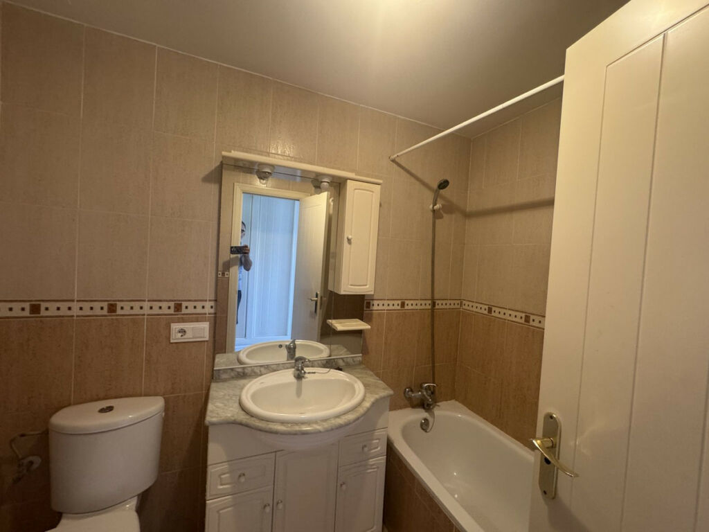 Middle Floor Apartment Calahonda Málaga - image 14