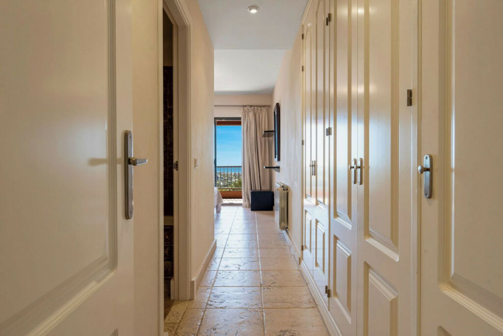 Middle Floor Apartment Los Flamingos Málaga - image 14