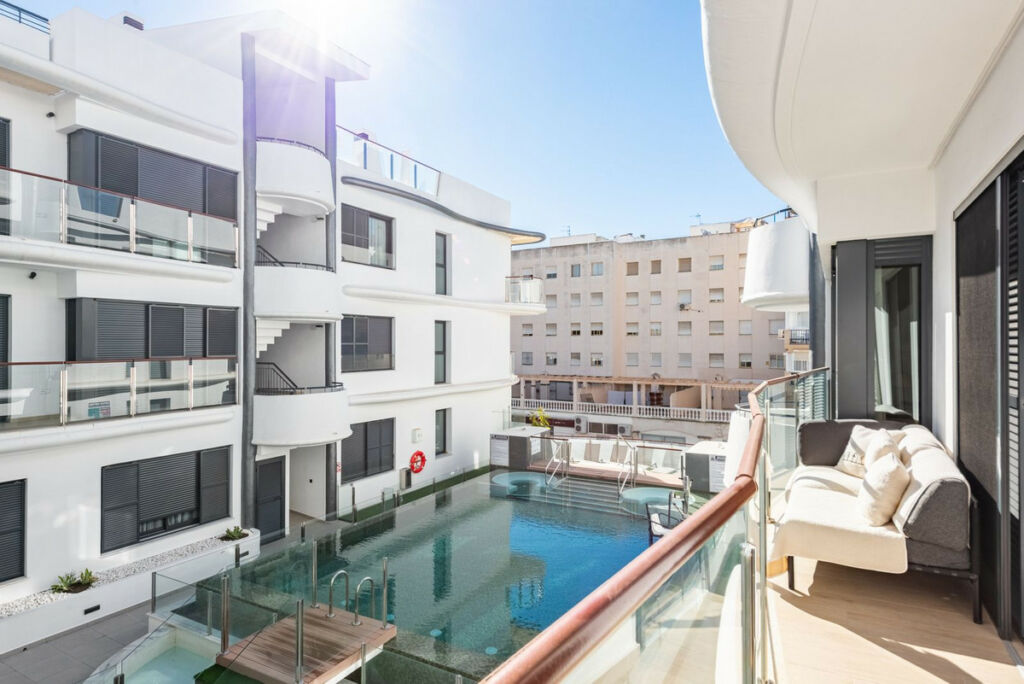 Middle Floor Apartment Estepona Málaga - image 14