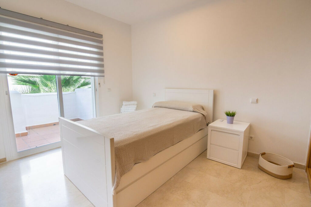 Middle Floor Apartment Estepona Málaga - image 14