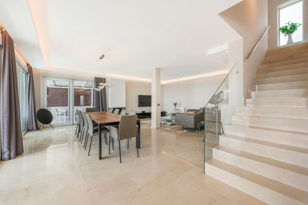 Detached Villa Nueva Andalucía Málaga - image 14