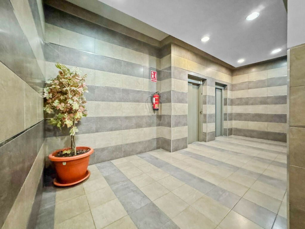 Middle Floor Apartment Torrevieja Alicante - image 14