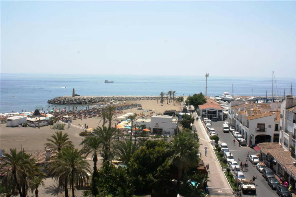Middle Floor Apartment Puerto Banús Málaga - image 14
