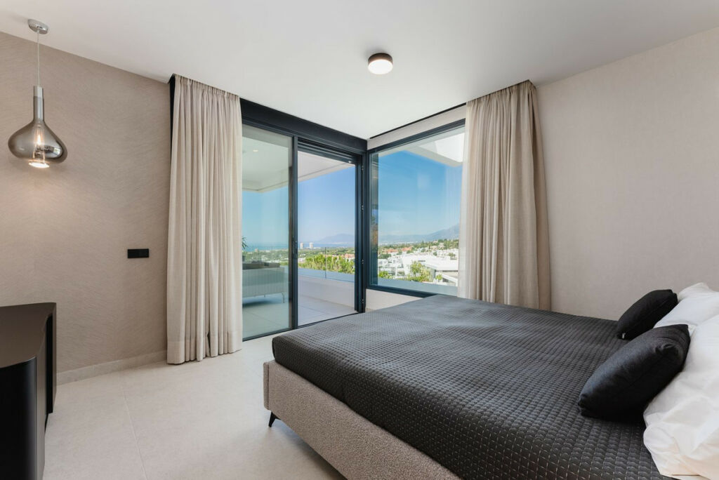 Middle Floor Apartment Cabopino Málaga - image 14