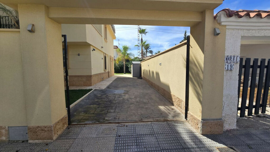 Detached Villa Cabo Roig Alicante - image 14