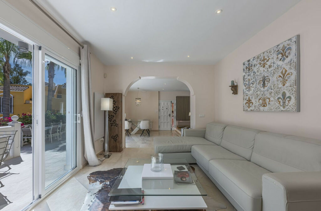 Detached Villa Calahonda Málaga - image 14