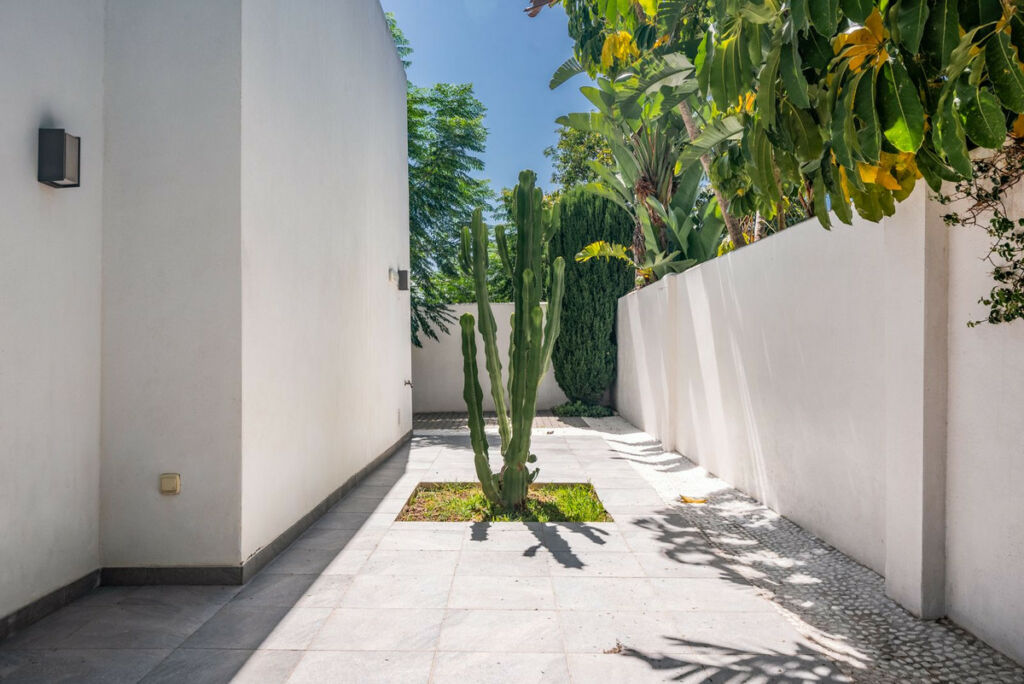 Detached Villa Marbella Málaga - image 14