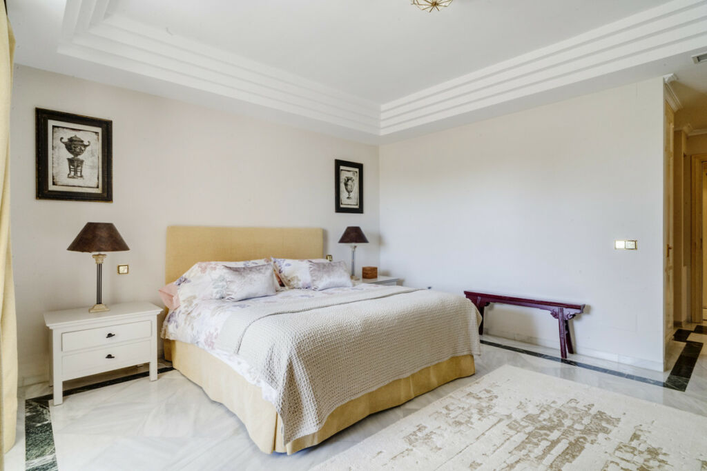 Middle Floor Apartment The Golden Mile Málaga - image 14