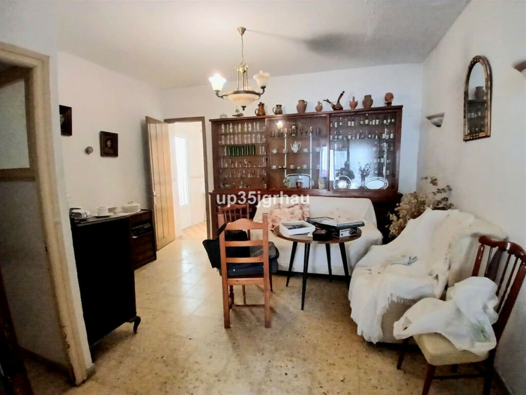 Detached Villa Estepona Málaga - image 14