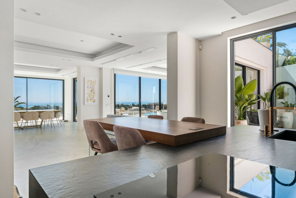 Detached Villa Río Real Málaga - image 14
