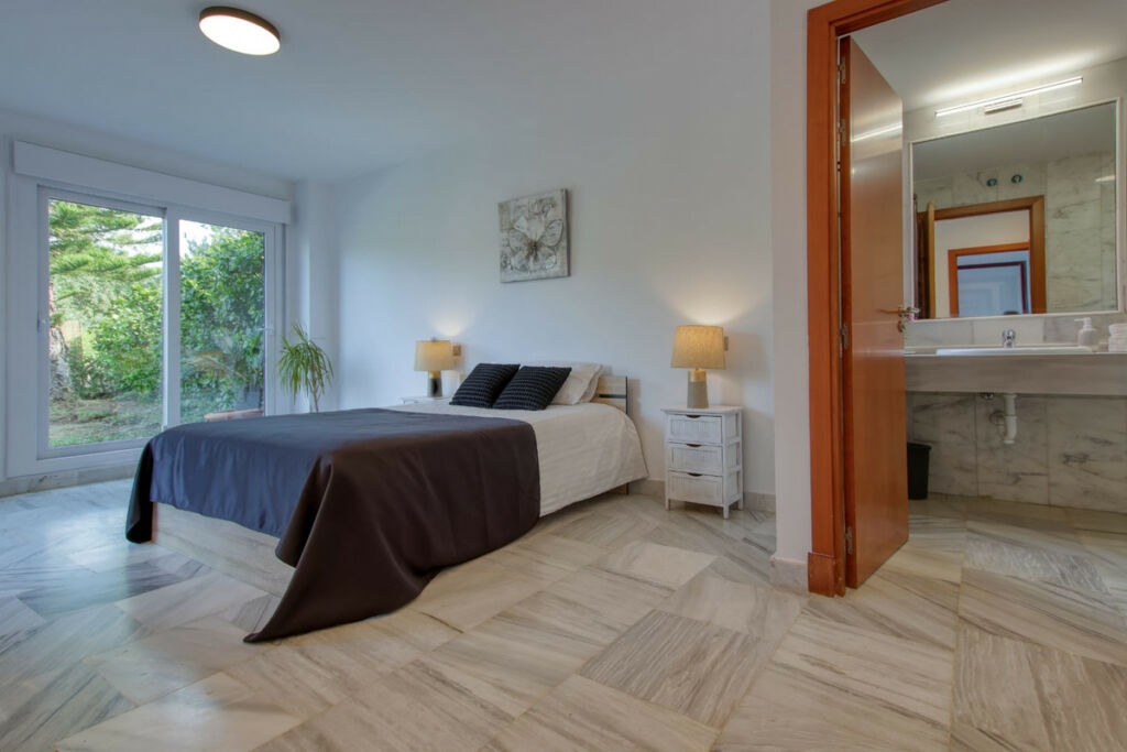 Detached Villa Benahavís Málaga - image 14