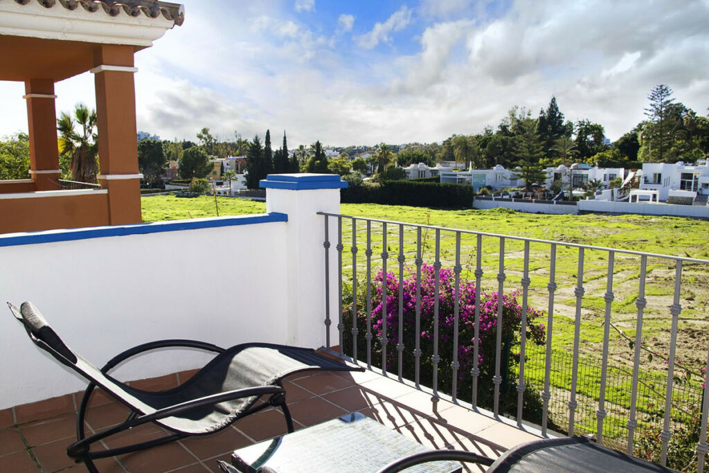 Townhouse Guadalmina Alta Málaga - image 14