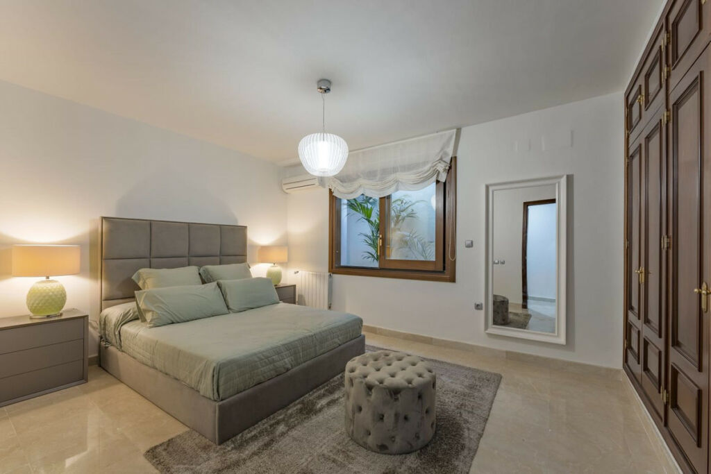 Detached Villa Nueva Andalucía Málaga - image 14