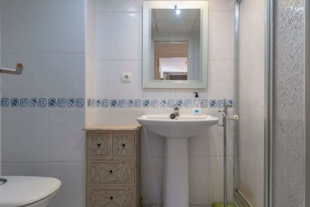 Middle Floor Apartment The Golden Mile Málaga - image 14