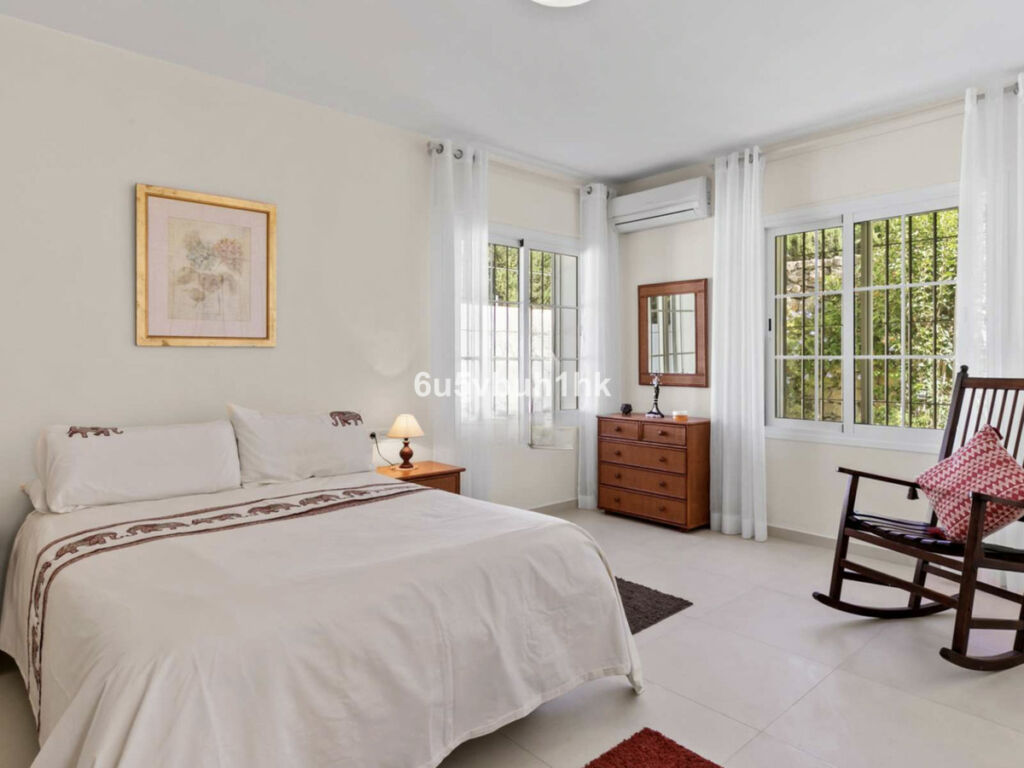 Townhouse El Paraiso Málaga - image 14