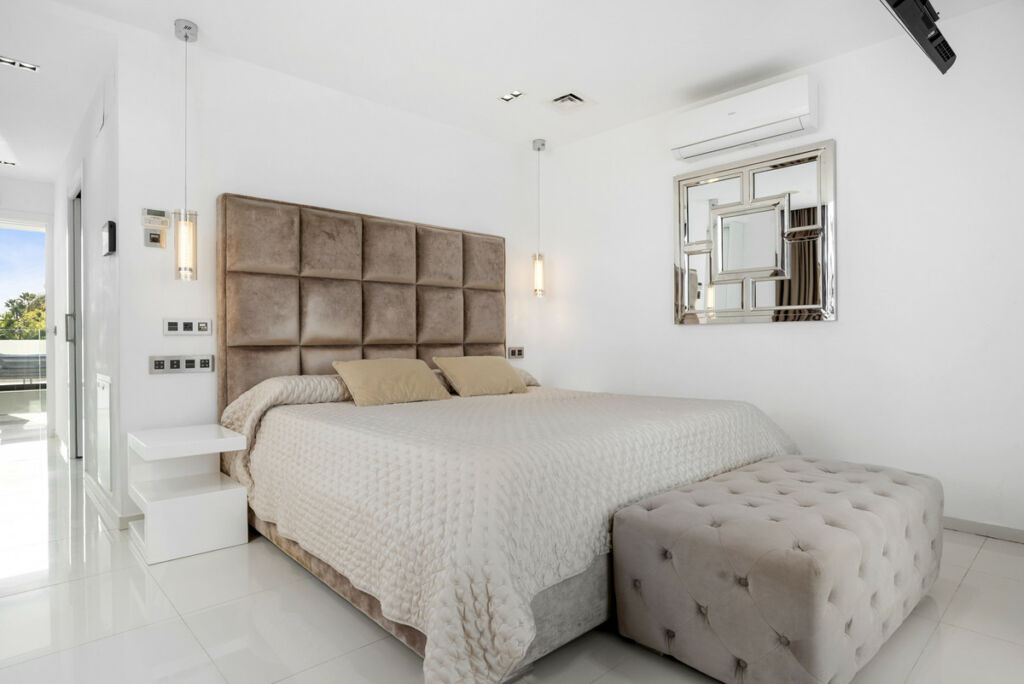 Detached Villa Nueva Andalucía Málaga - image 14