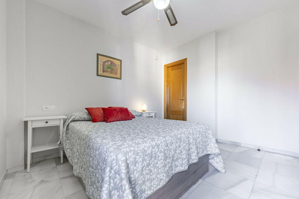 Middle Floor Apartment Fuengirola Málaga - image 14