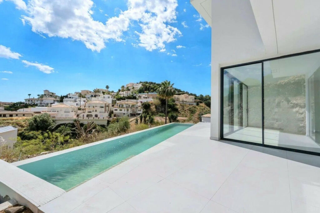 Detached Villa Cerros del Aguila Málaga - image 15