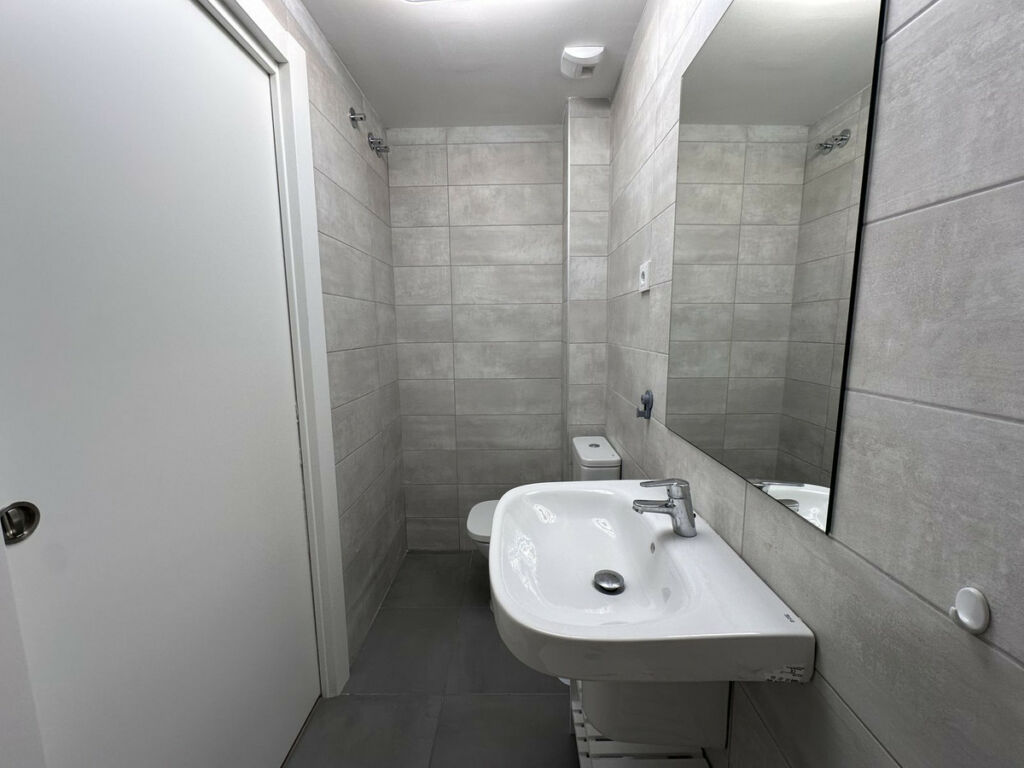 Middle Floor Apartment Las Lagunas Málaga - image 14