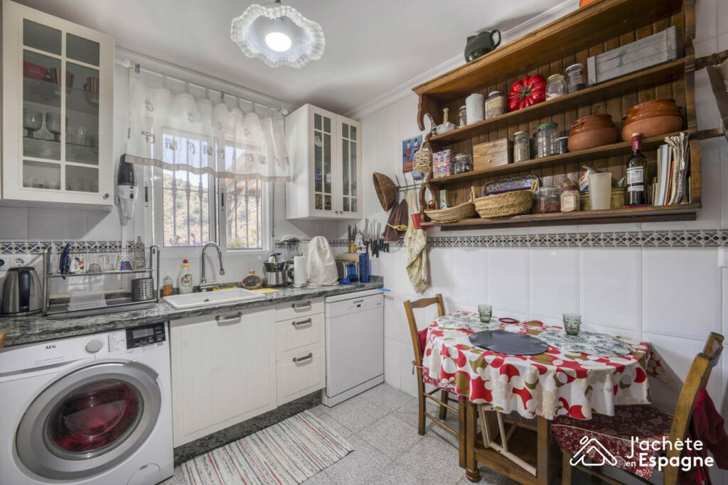 Detached Villa Canillas de Aceituno Málaga - image 14