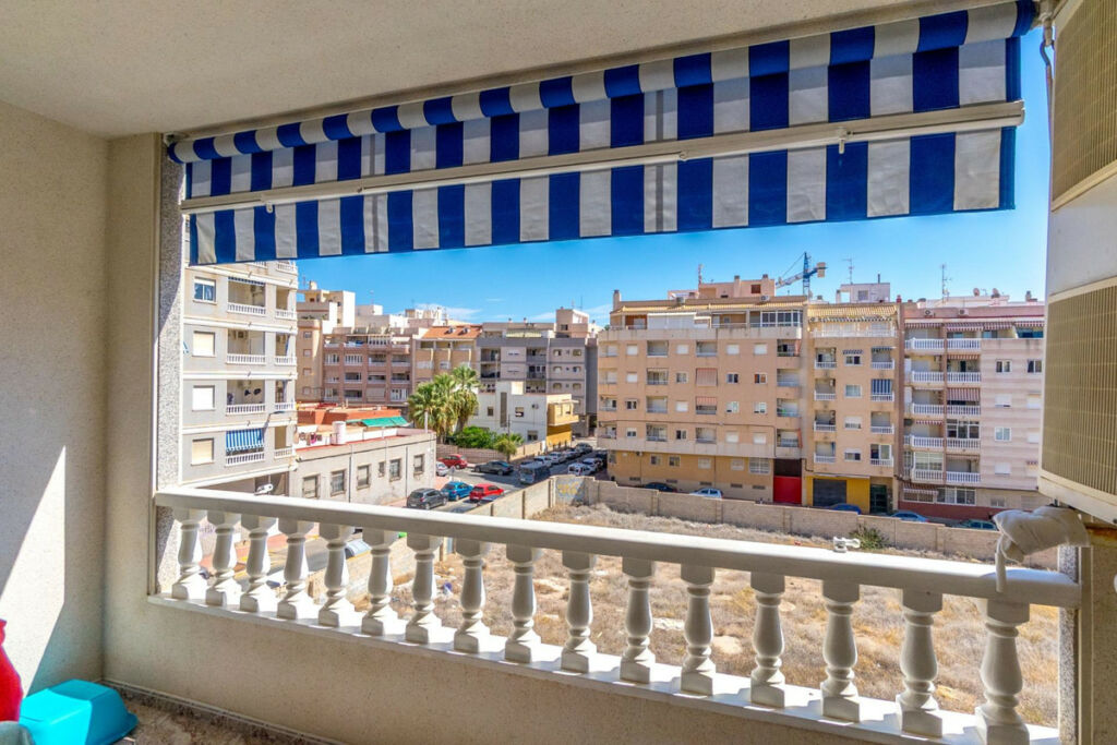Middle Floor Apartment Torrevieja Alicante - image 10