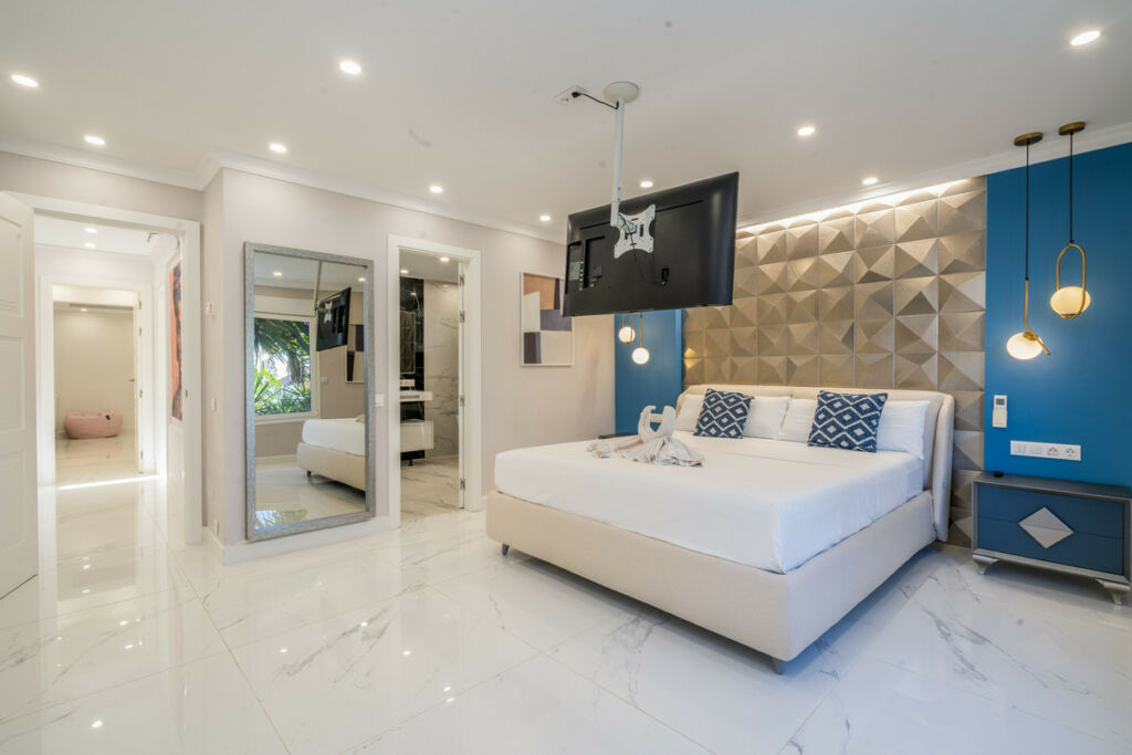 Detached Villa Marbella Málaga - image 14