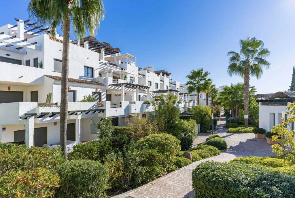 Middle Floor Apartment Estepona Málaga - image 14
