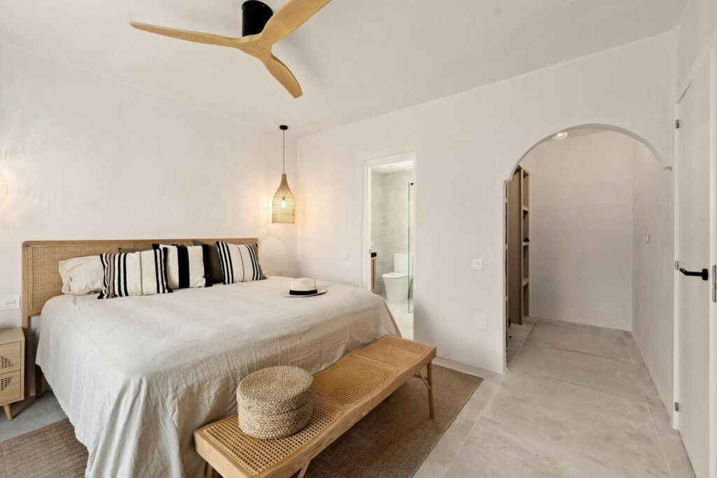 Detached Villa El Chaparral Málaga - image 5