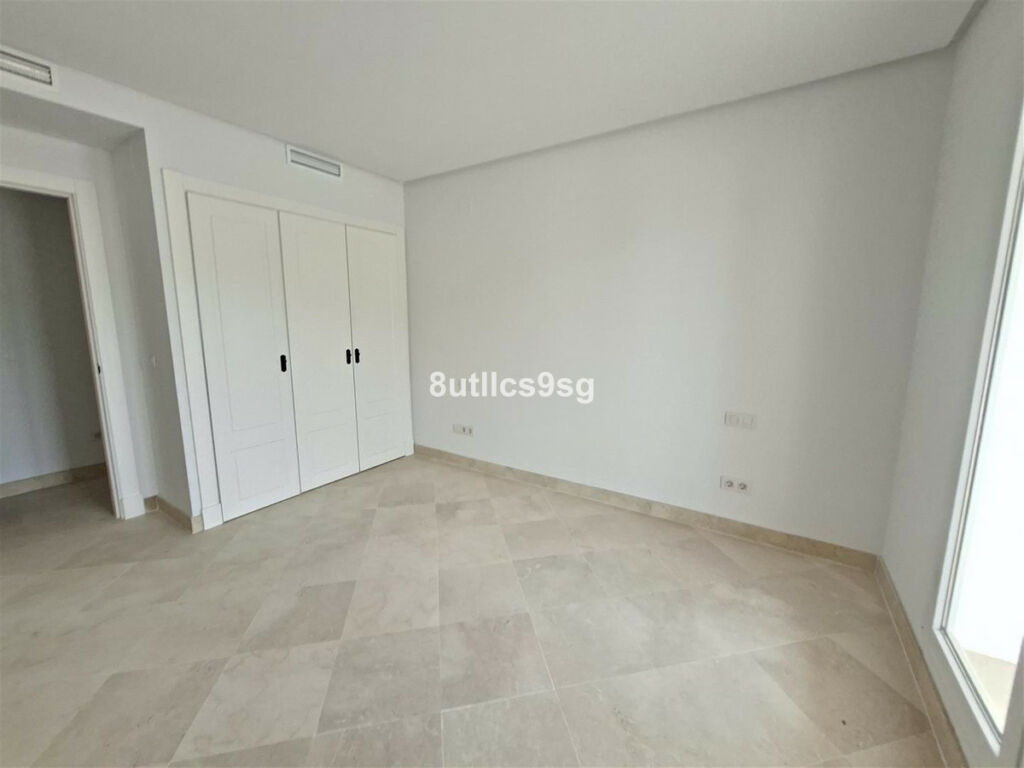 Middle Floor Apartment Aloha Málaga - image 14