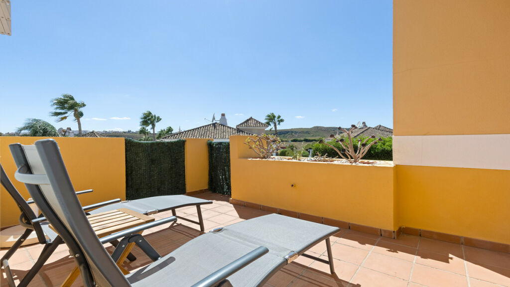Townhouse La Duquesa Málaga - image 14