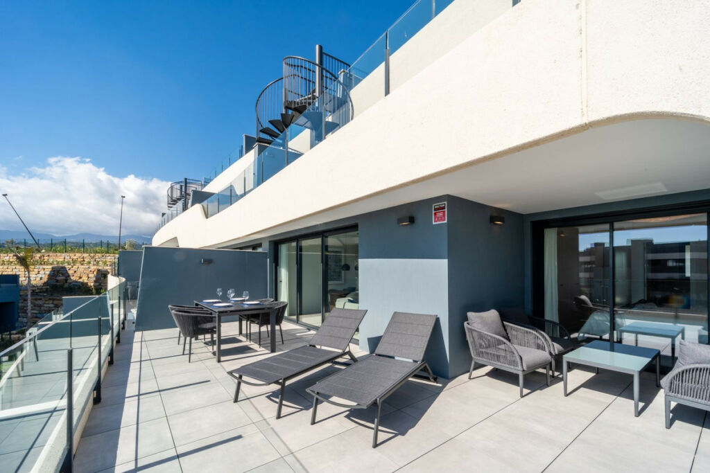 Middle Floor Apartment Estepona Málaga - image 14