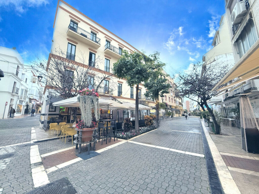 Top Floor Apartment Estepona Málaga - image 14