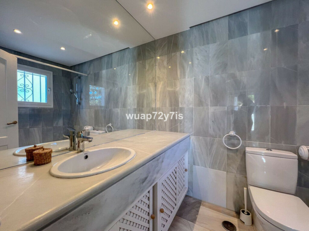 Townhouse Sierra Blanca Málaga - image 20