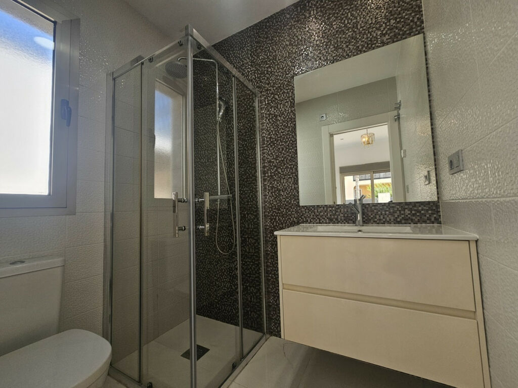 Detached Villa Villamartin Alicante - image 15