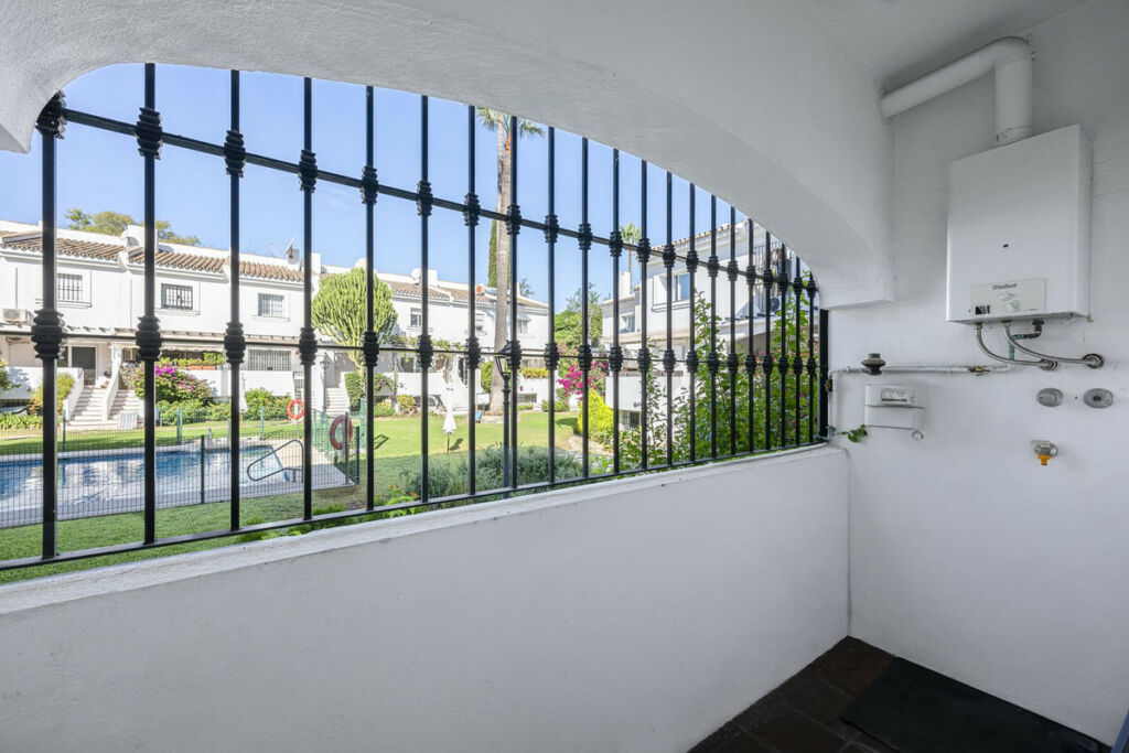 Semi-Detached House Nueva Andalucía Málaga - image 14
