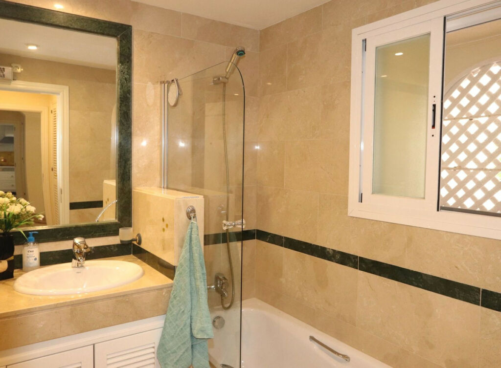 Ground Floor Apartment Elviria Málaga - image 14