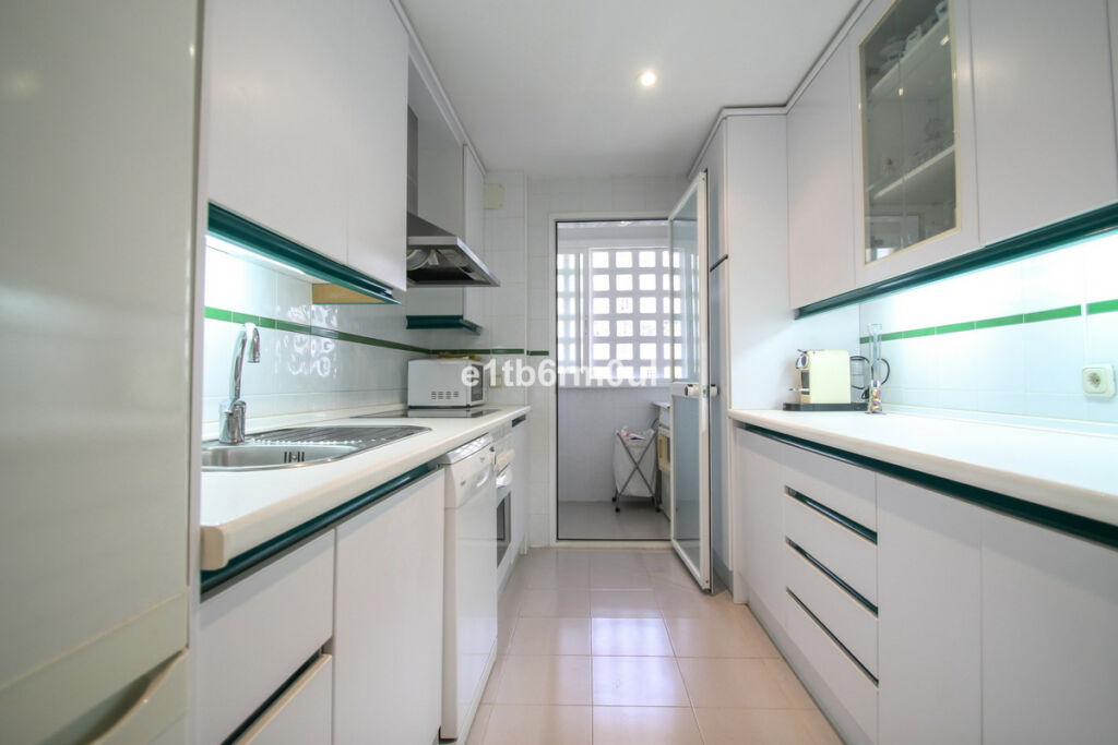 Middle Floor Apartment The Golden Mile Málaga - image 14
