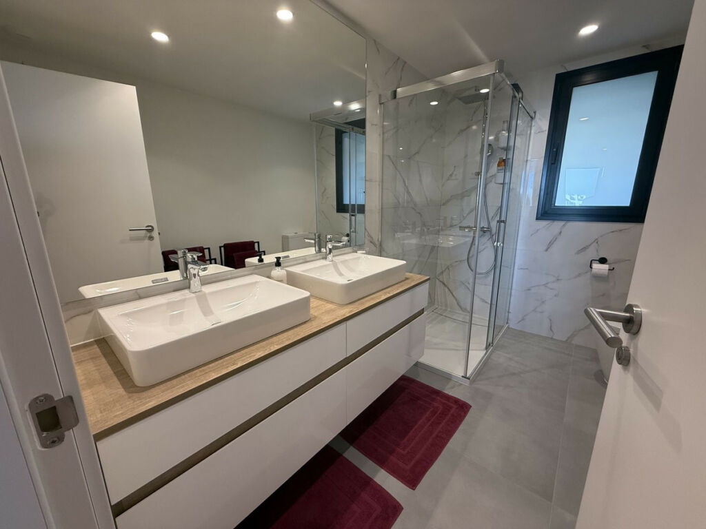 Middle Floor Apartment Estepona Málaga - image 14