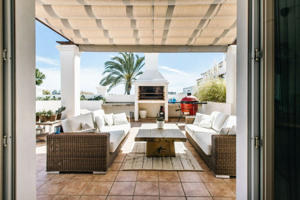 Detached Villa Estepona Málaga - image 14