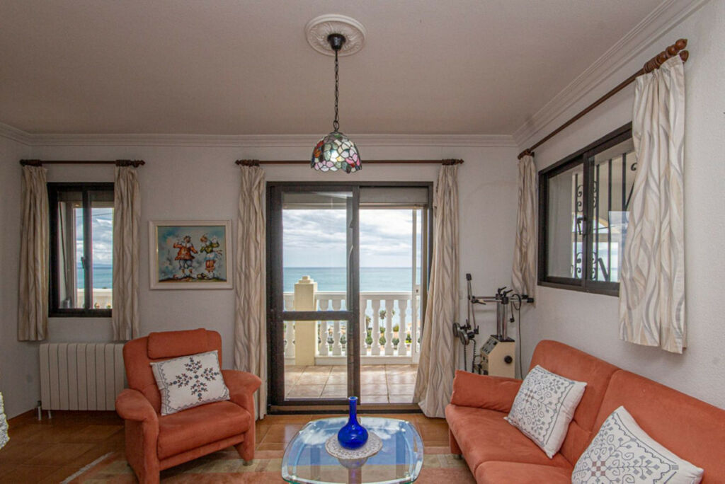 Detached Villa Estepona Málaga - image 14