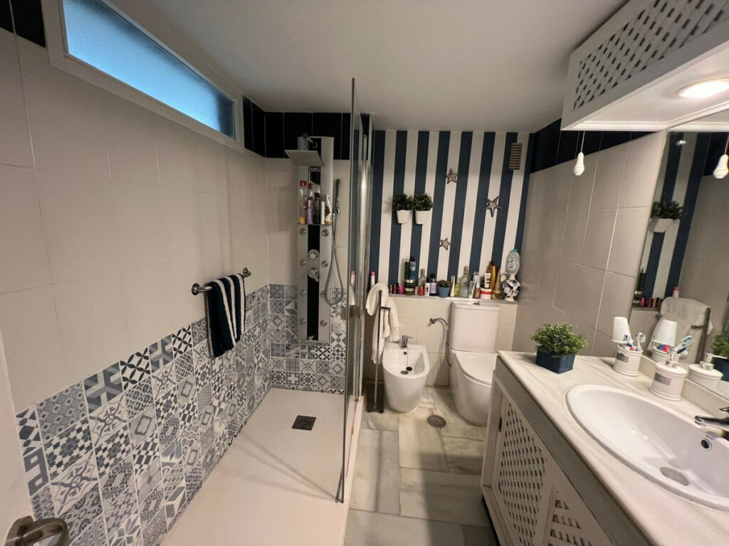 Middle Floor Apartment Benalmadena Málaga - image 14