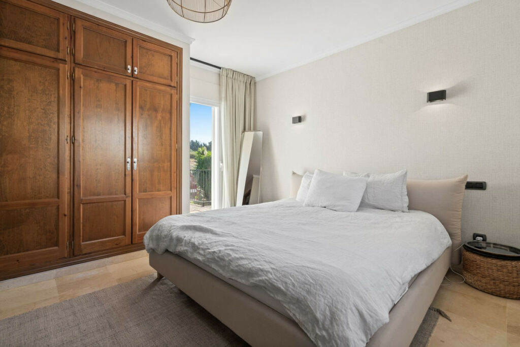 Detached Villa Nueva Andalucía Málaga - image 14